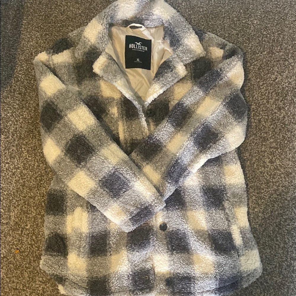 Hollister Gray and White Teddy Jacket Cozy and Stylish